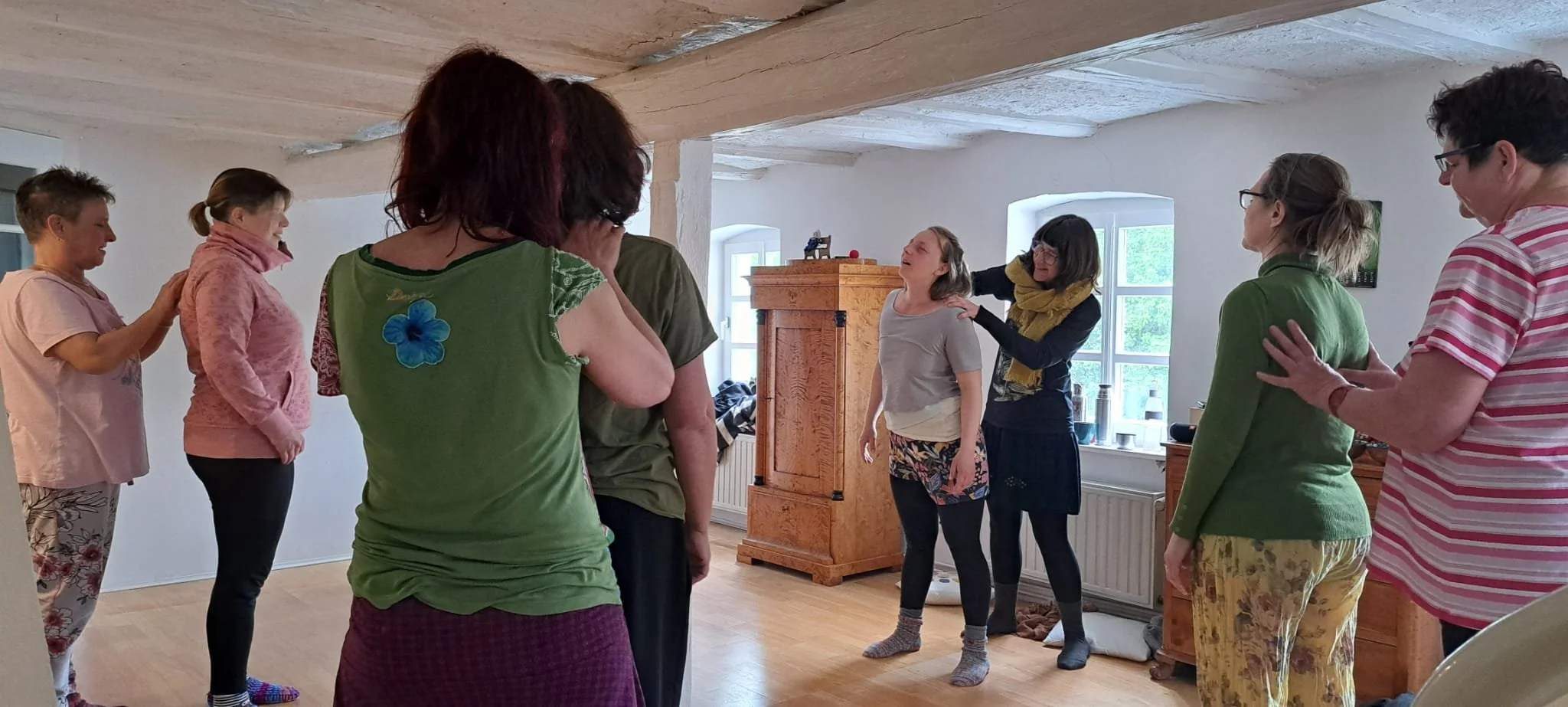Humortraining-Gruppe im Übungsraum